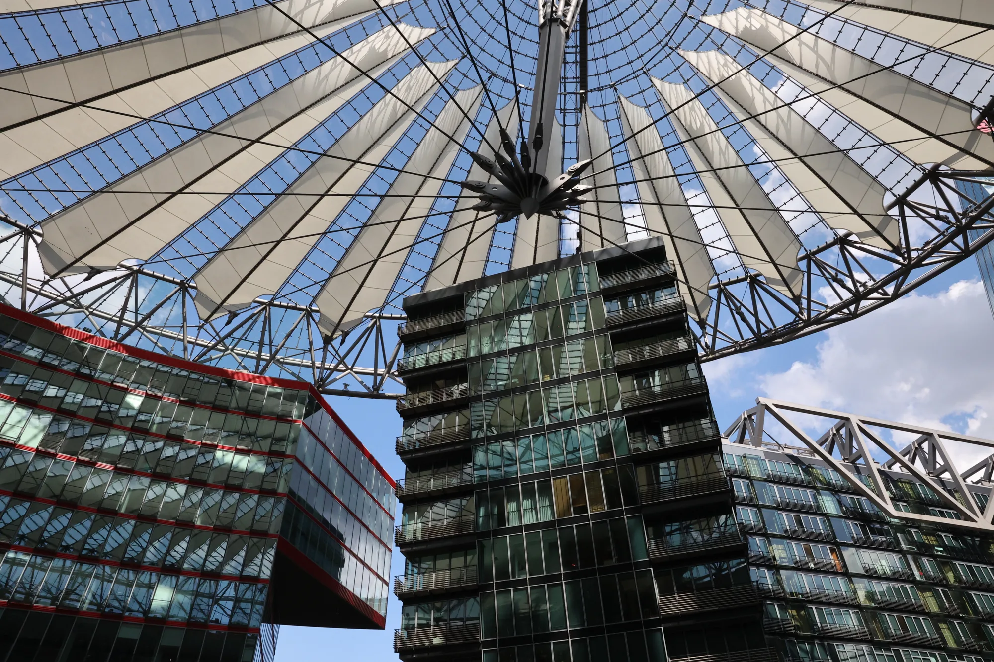 La couverture rayonnante du Center am Potsdamer Platz.