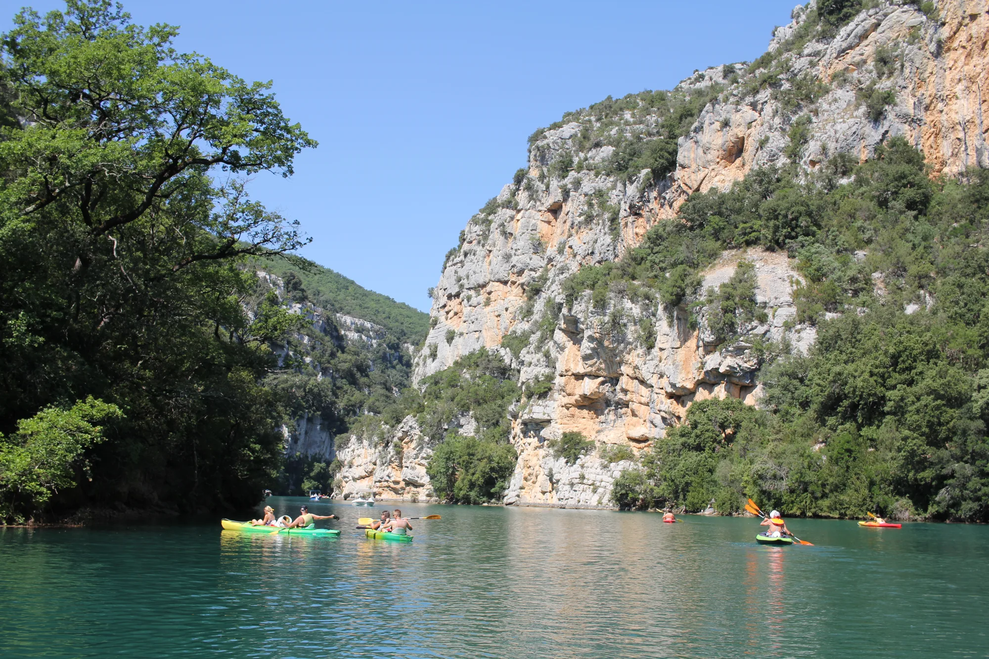 Esparron et les basses gorges du Verdon : lire le paysage depuis l’eau.