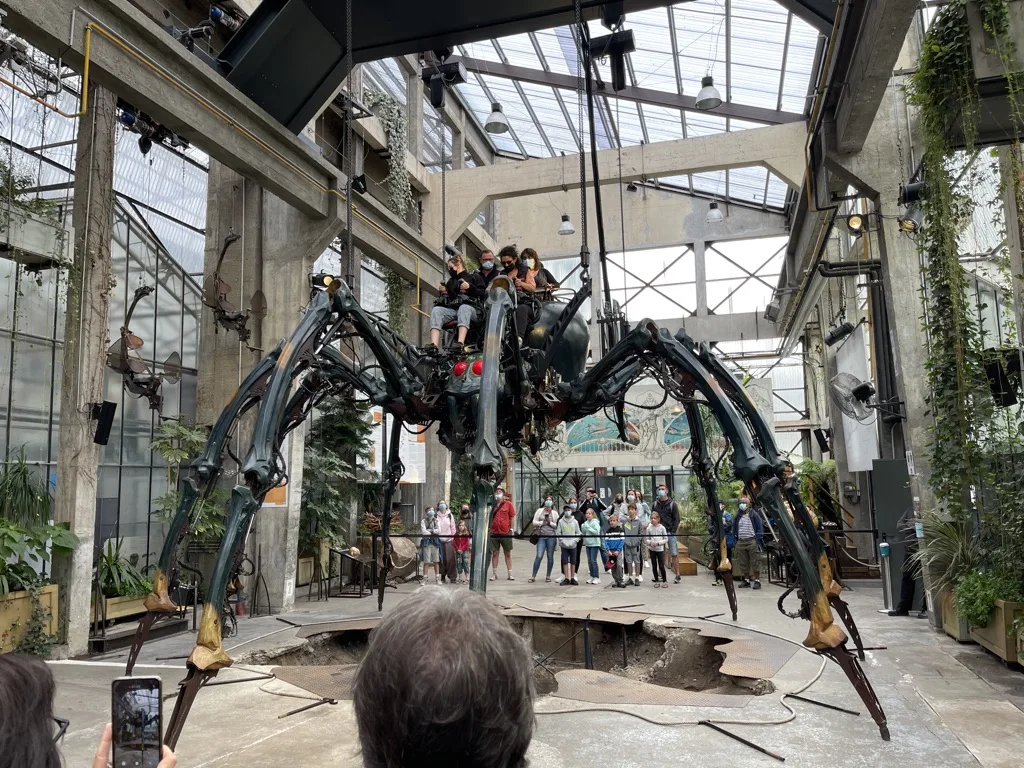 Une première rencontre avec le bestiaire mécanique.