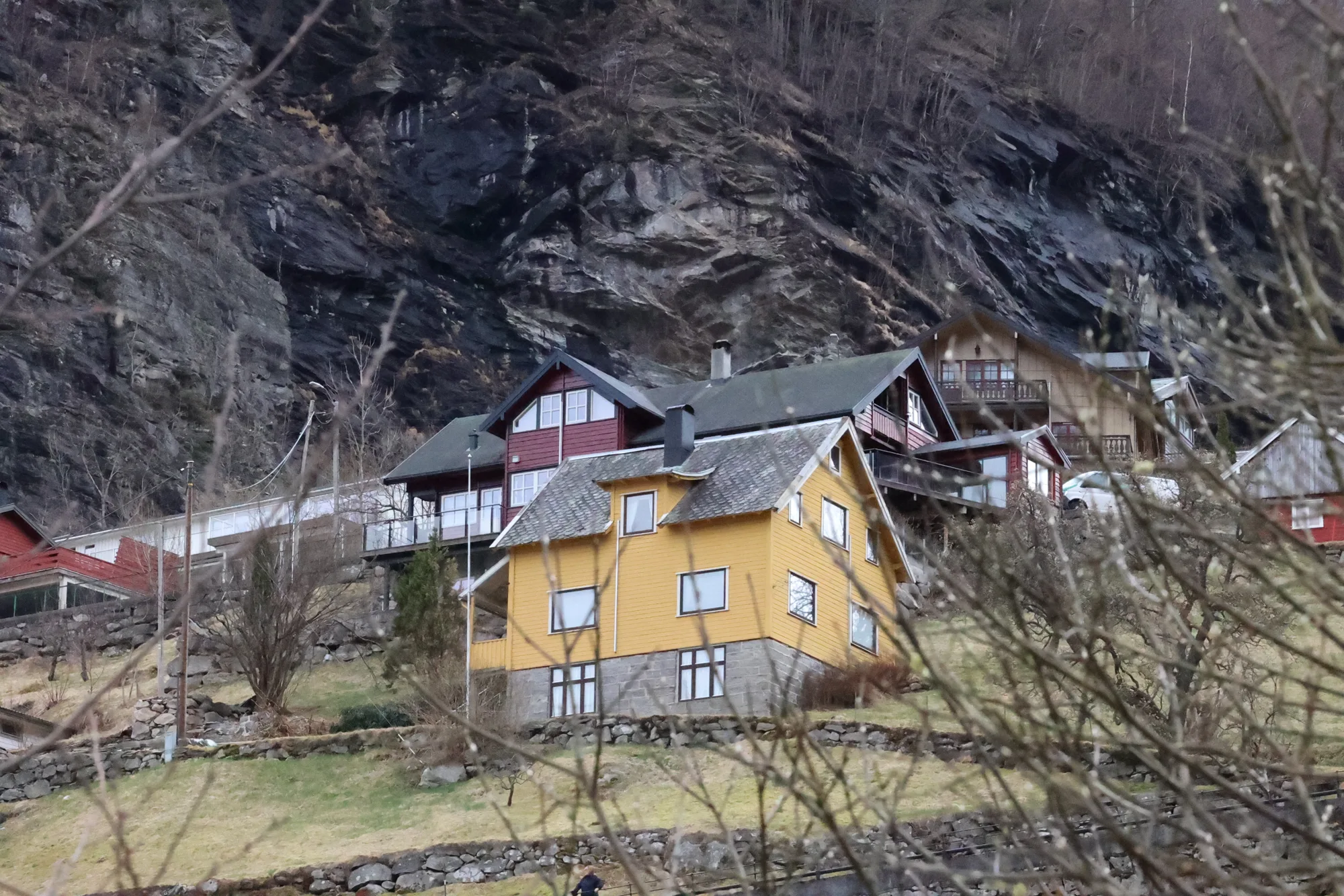 Les maisons donnent une échelle au relief.