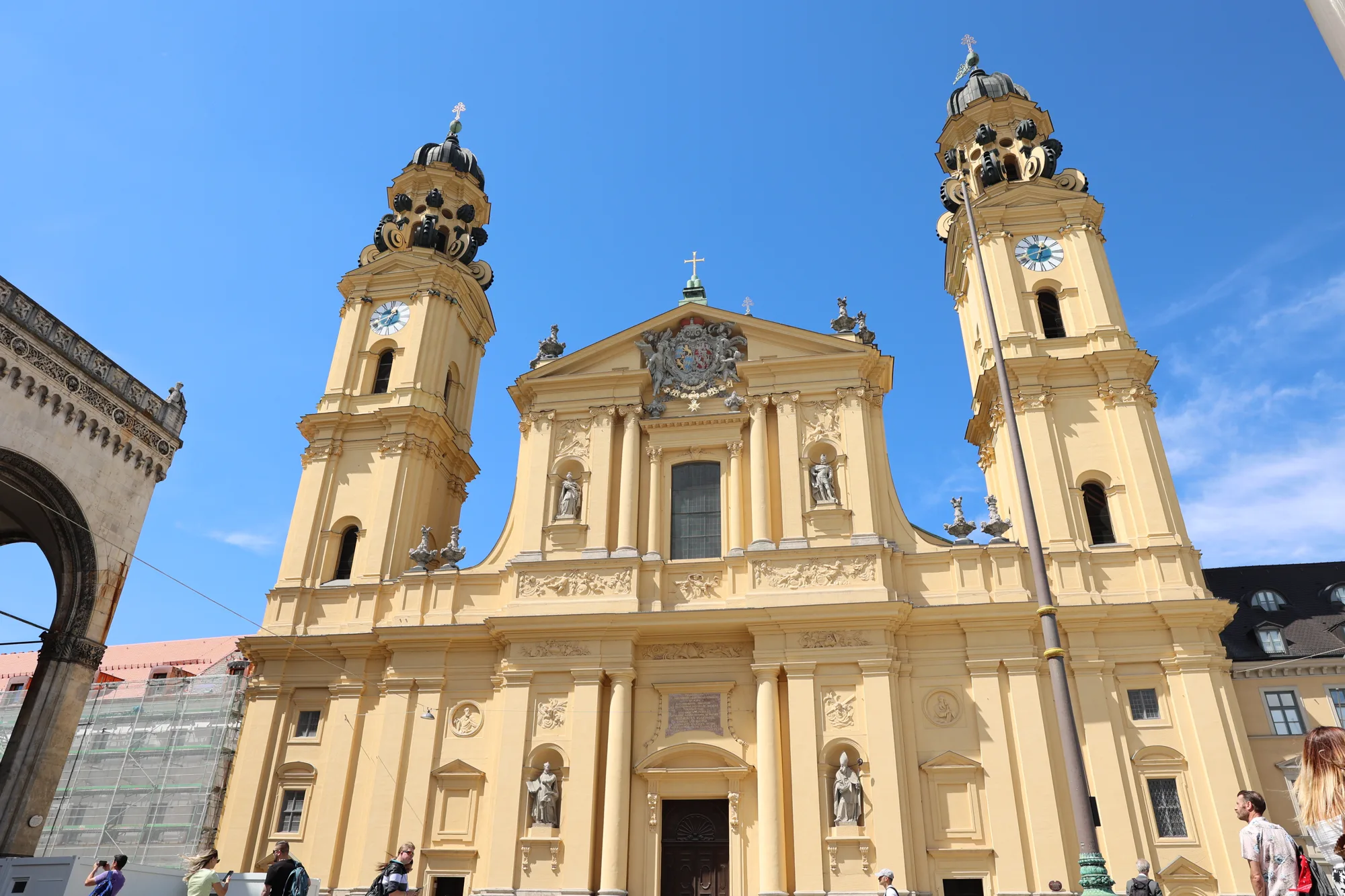 La Theatinerkirche sur l’Odeonsplatz.