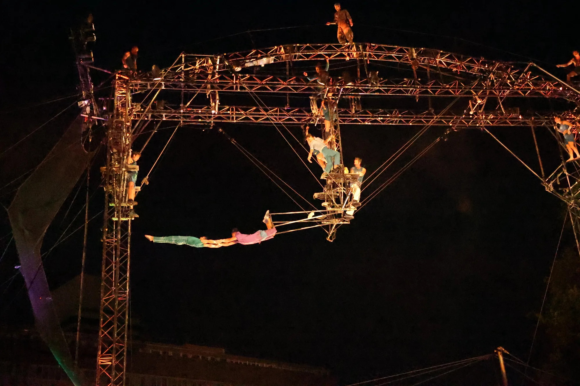 Pigments de CirkVOST dans la nuit de Cergy.