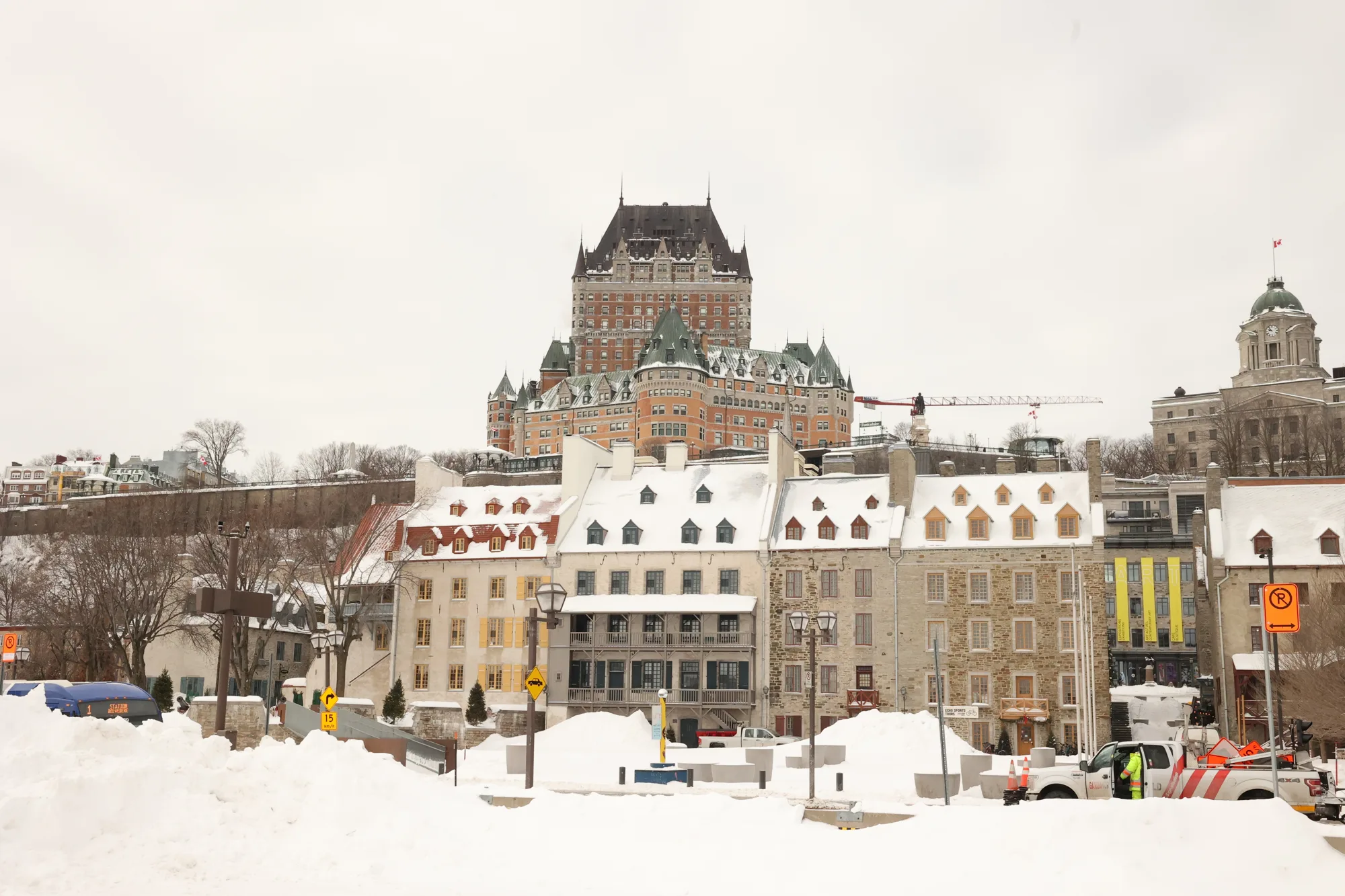 Québec sous la neige : des ruelles au château Frontenac.