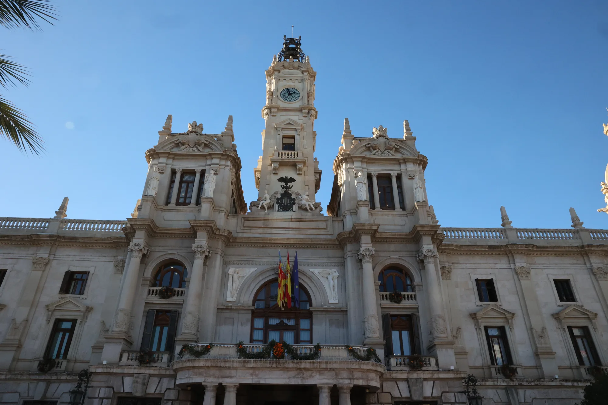 L’hôtel de ville de Valence, vu depuis la place de l’Ayuntamiento.